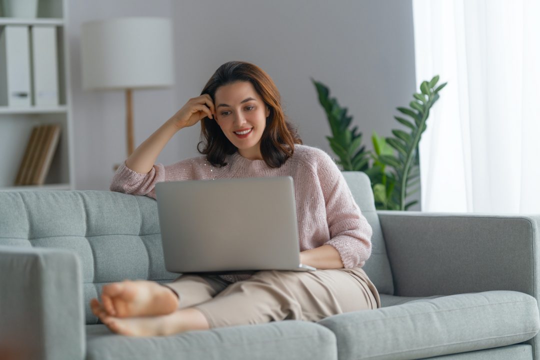 WOMAN WITH LAPTOP